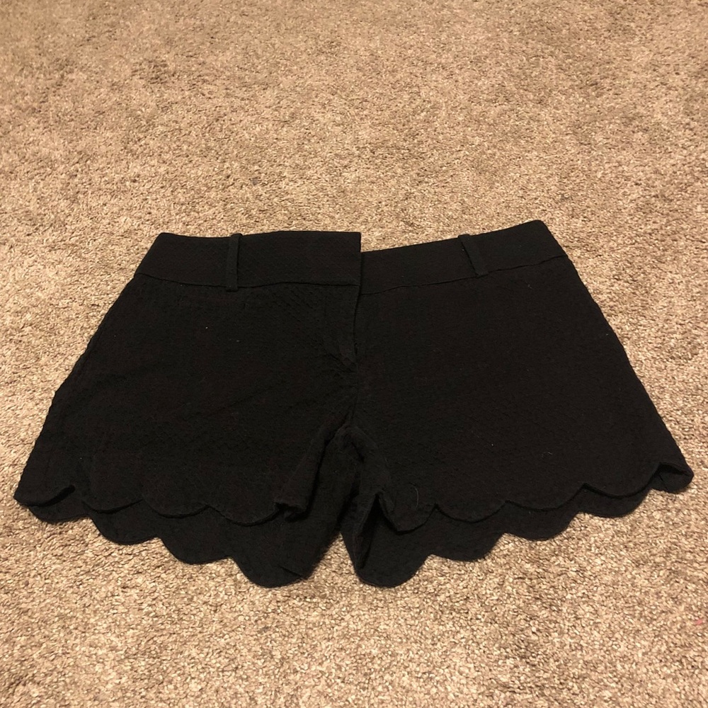 LOFT scalloped short size 2 black